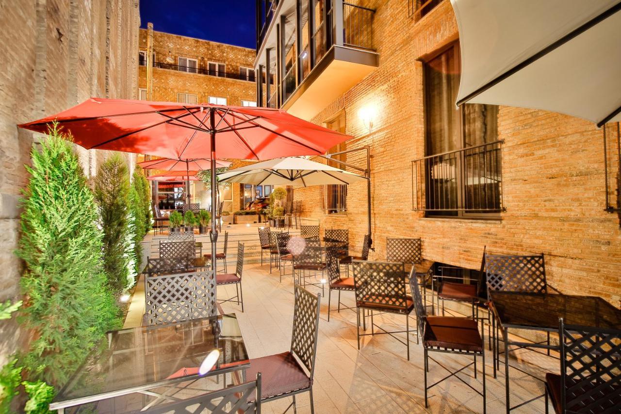 Hotel Tuta Tiflis Exterior foto